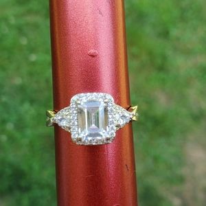 Stunning silver CZ ring